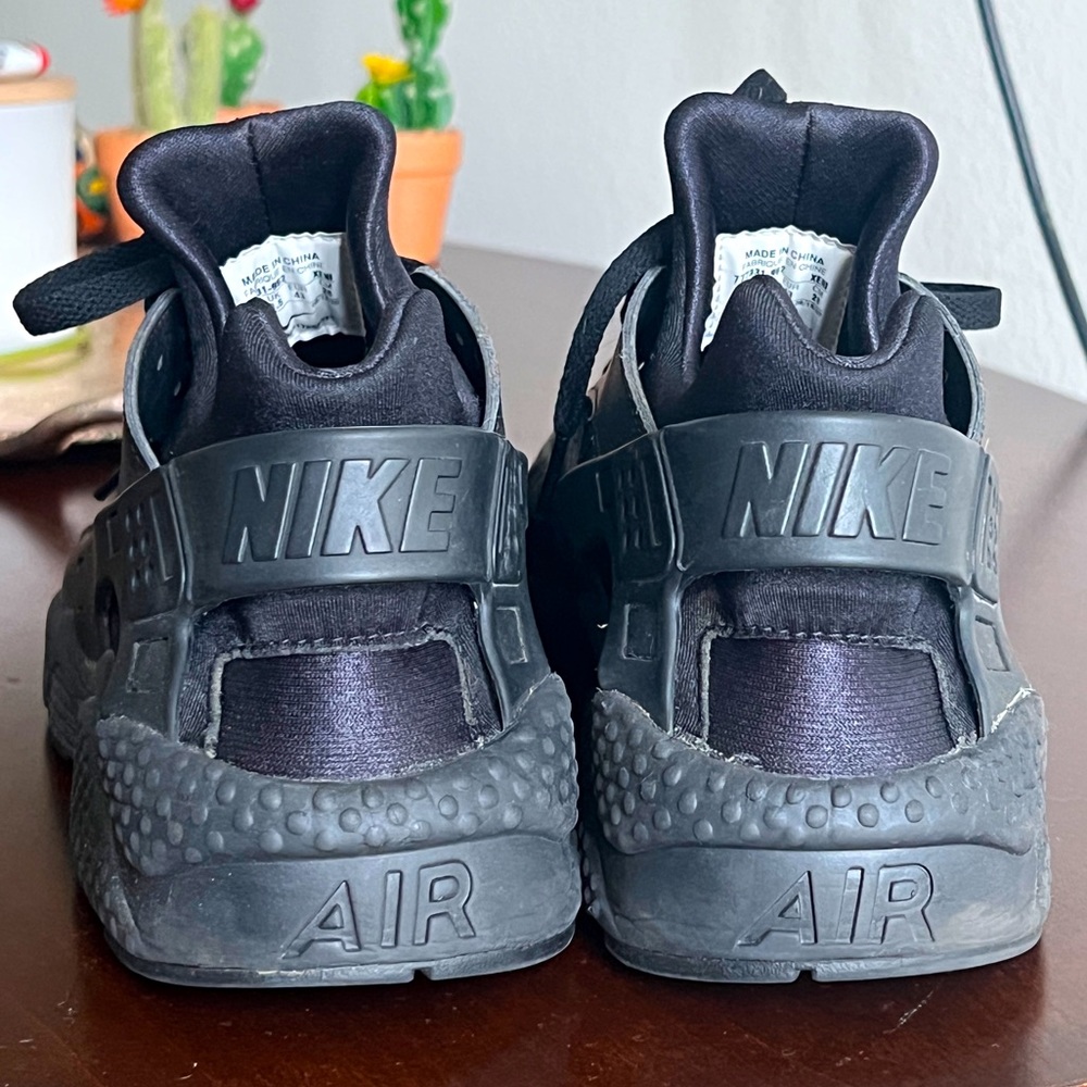 Black Nike Air Huarache